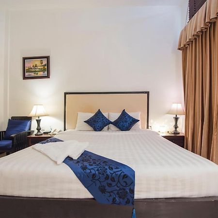 Homesyn Hotel Phnom Penh Esterno foto